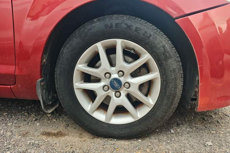 Used Ford Focus 2012 Hatchback Classic 1.8L Manual Base Model Right Front Wheel Hub