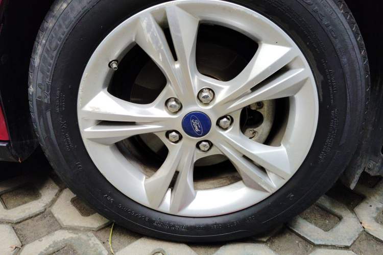 Used Ford Focus 2012 Sedan 1.6L Manual Fashion Edition Right Front Wheel Hub