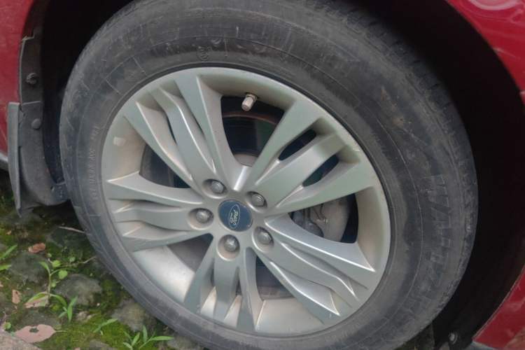 Used Ford Focus 2012 Sedan 1.6L Automatic Comfort Model Right Front Wheel Hub