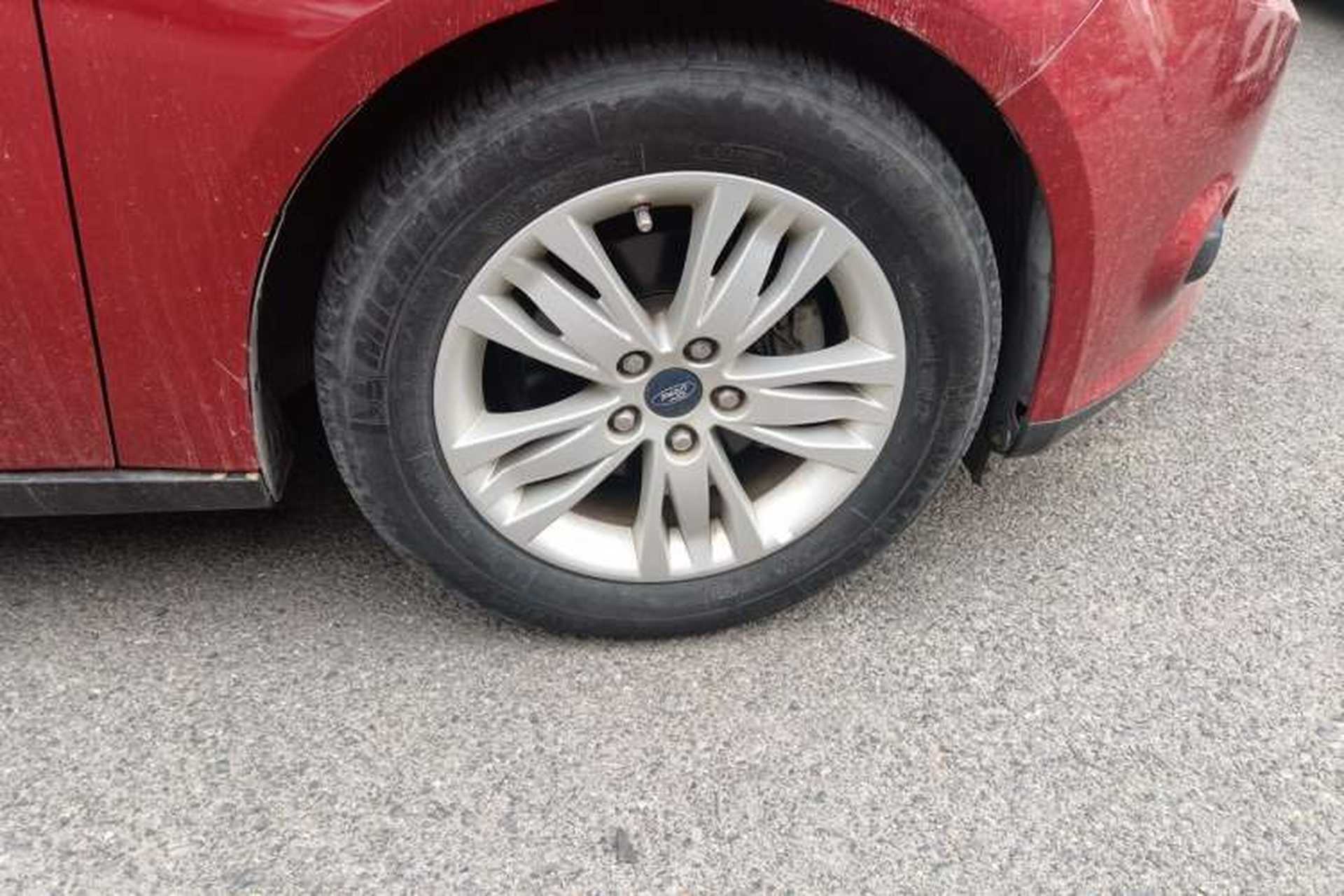 Used Ford Focus 2012 Hatchback 1.6L Automatic Comfort Model Right Front Wheel Hub
