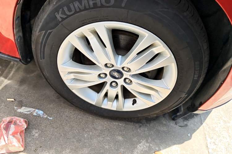 Used Ford Focus 2012 Hatchback 1.6L Automatic Comfort Model Right Front Wheel Hub