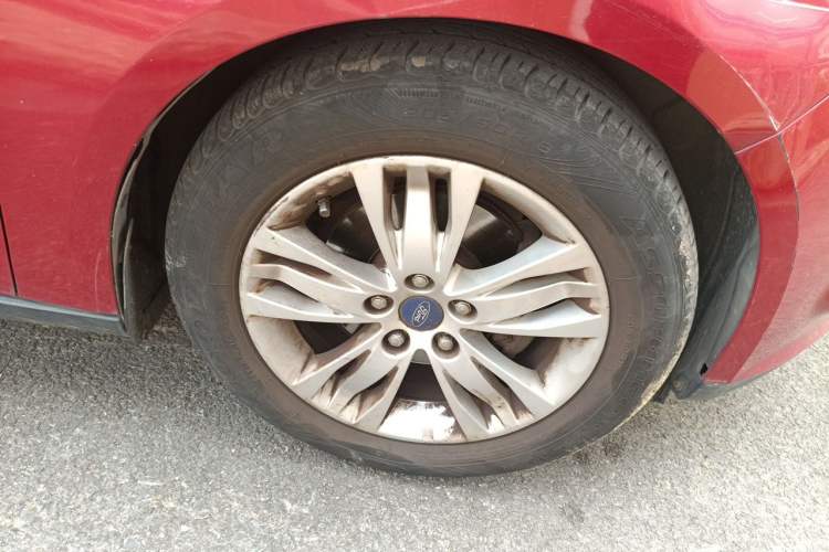 Used Ford Focus 2012 Hatchback 1.6L Automatic Comfort Model Right Front Wheel Hub
