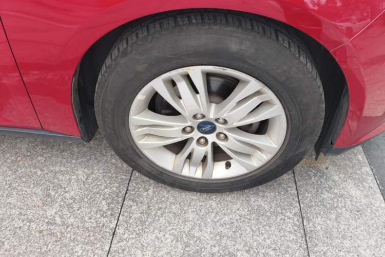 Used Ford Focus 2012 Sedan 1.6L Automatic Comfort Model Right Front Wheel Hub