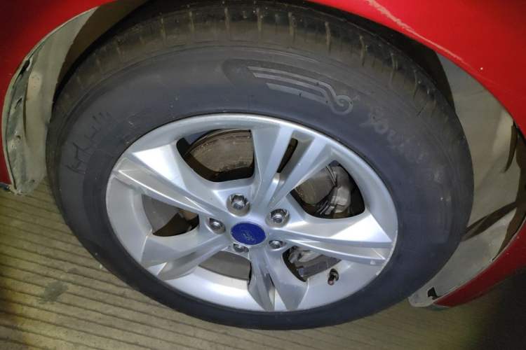 Used Ford Focus 2012 Sedan 1.6L Automatic Fashion Edition Right Front Wheel Hub
