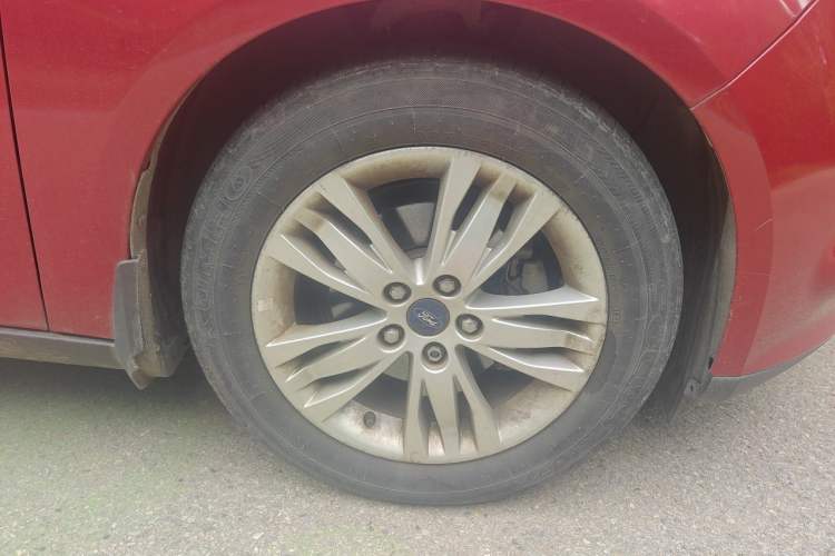 Used Ford Focus 2012 Sedan 1.6L Automatic Comfort Model Right Front Wheel Hub