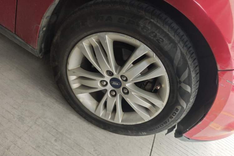 Used Ford Focus 2012 Sedan 1.6L Automatic Comfort Model Right Front Wheel Hub