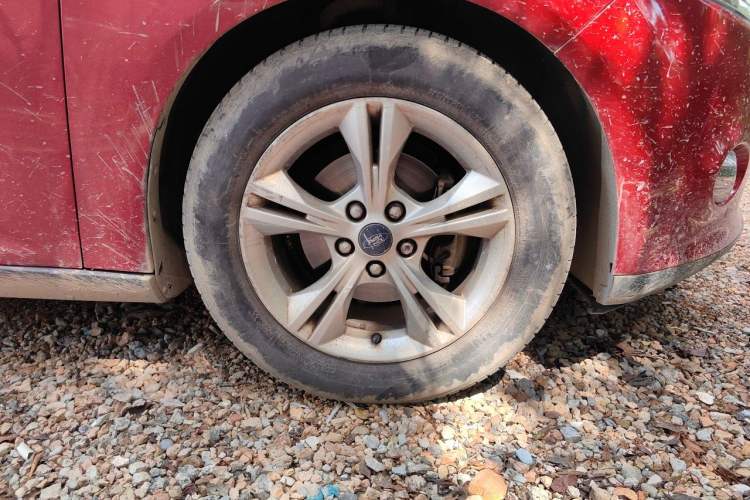 Used Ford Focus 2012 Hatchback 1.6L Automatic Fashion Edition Right Front Wheel Hub
