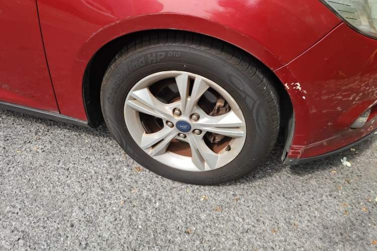 Used Ford Focus 2012 Hatchback 1.6L Automatic Fashion Edition Right Front Wheel Hub