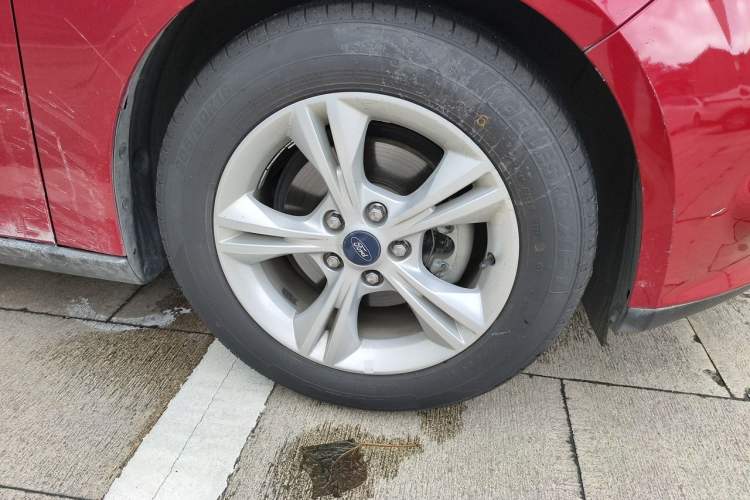 Used Ford Focus 2012 Hatchback 1.6L Automatic Fashion Edition Right Front Wheel Hub