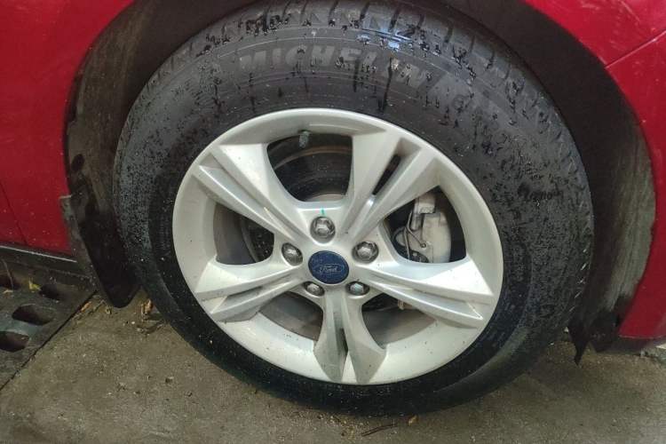 Used Ford Focus 2012 Hatchback 1.6L Automatic Fashion Edition Right Front Wheel Hub