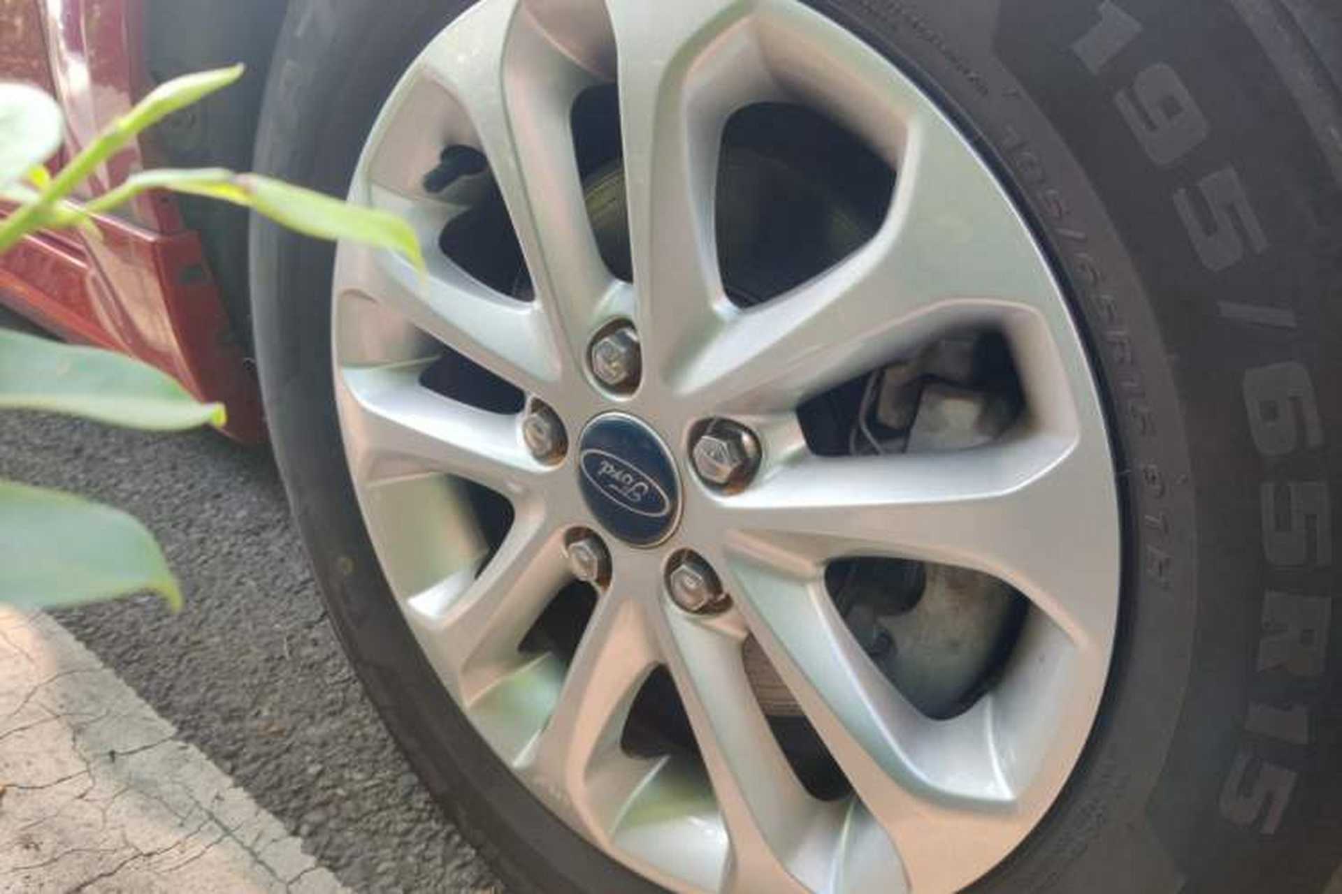Used Ford Focus 2012 Hatchback Classic 1.8L Automatic Fashion Edition Right Front Wheel Hub