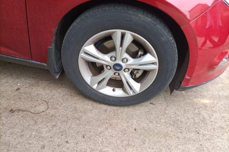 Used Ford Focus 2012 Hatchback 1.6L Automatic Fashion Edition Right Front Wheel Hub