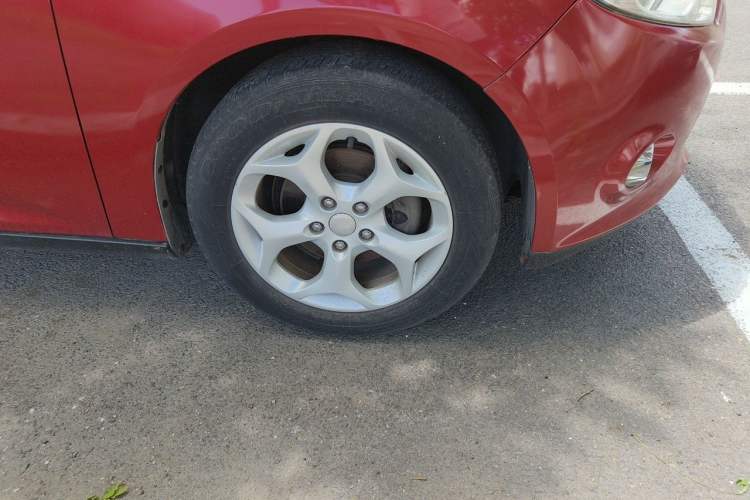 Used Ford Focus 2012 Sedan 1.6L Manual Fashion Edition Right Front Wheel Hub