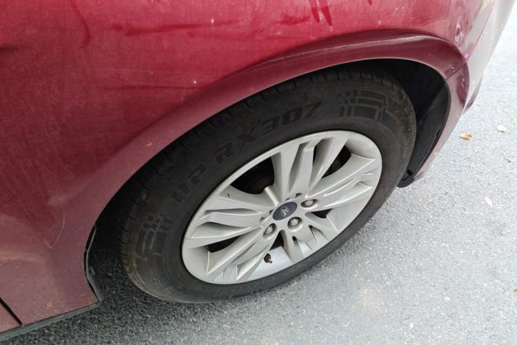 Used Ford Focus 2012 Sedan 1.6L Automatic Comfort Model Right Front Wheel Hub