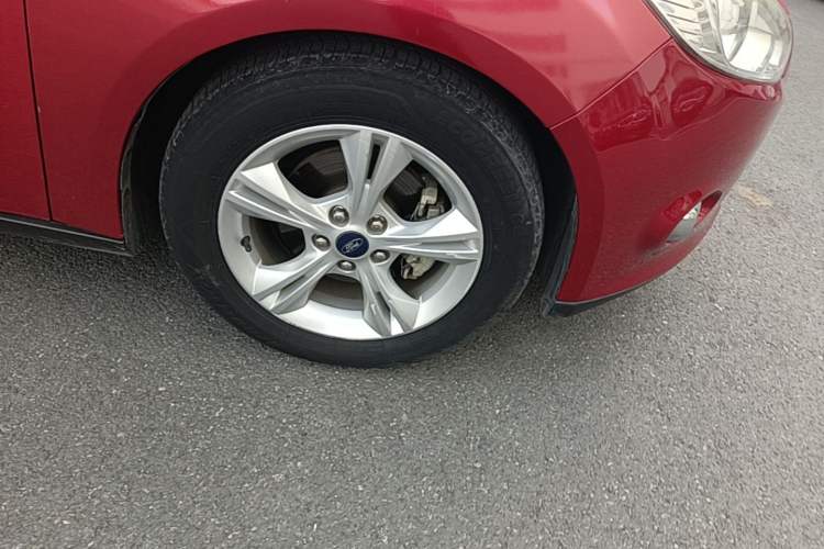 Used Ford Focus 2012 Hatchback 1.6L Automatic Fashion Edition Right Front Wheel Hub