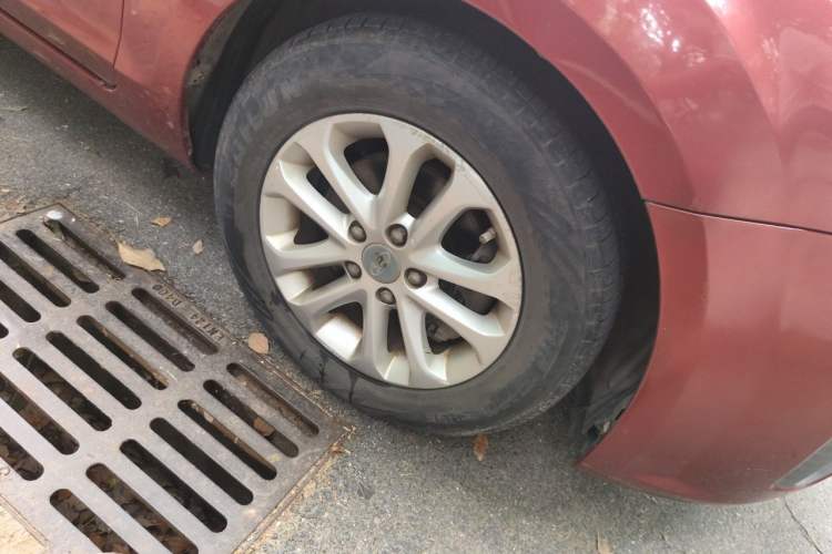 Used Ford Focus 2012 Hatchback Classic 1.8L Automatic Base Model Right Front Wheel Hub