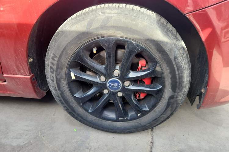 Used Ford Focus 2012 Hatchback Classic 1.8L Automatic Fashion Edition Right Front Wheel Hub