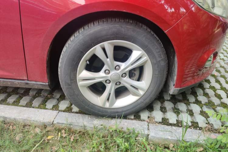 Used Ford Focus 2012 Hatchback 1.6L Automatic Fashion Edition Right Front Wheel Hub