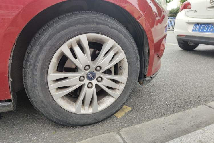 Used Ford Focus 2012 Hatchback 1.6L Automatic Comfort Model Right Front Wheel Hub