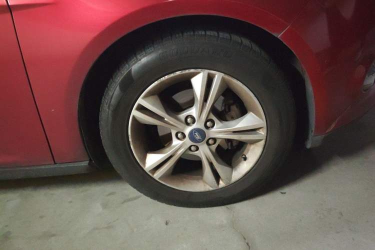 Used Ford Focus 2012 Hatchback 1.6L Automatic Fashion Edition Right Front Wheel Hub
