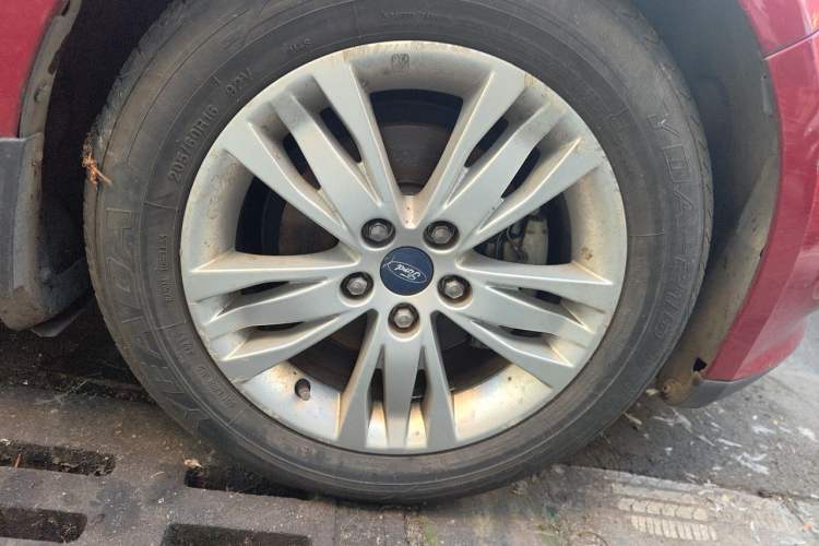 Used Ford Focus 2012 Hatchback 1.6L Automatic Comfort Model Right Front Wheel Hub