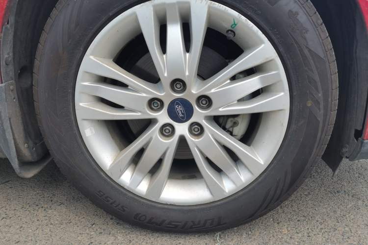 Used Ford Focus 2012 Hatchback 1.6L Automatic Comfort Model Right Front Wheel Hub