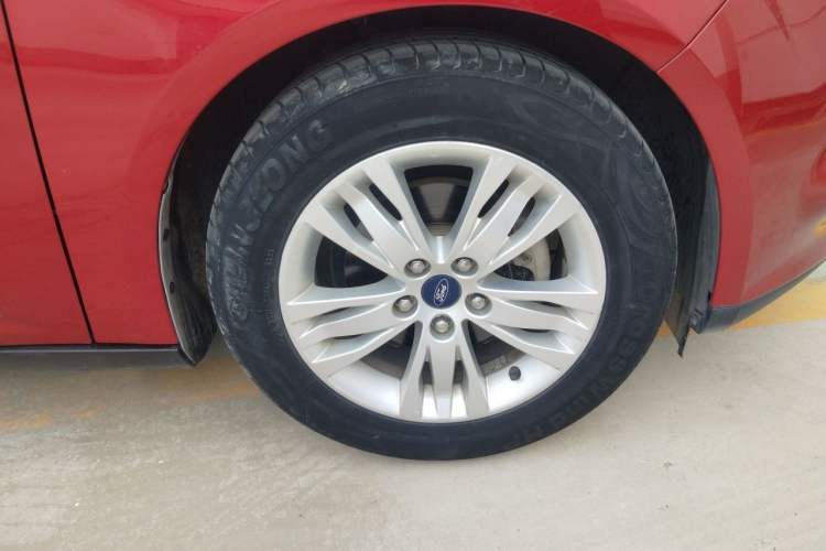 Used Ford Focus 2012 Hatchback 1.6L Automatic Comfort Model Right Front Wheel Hub