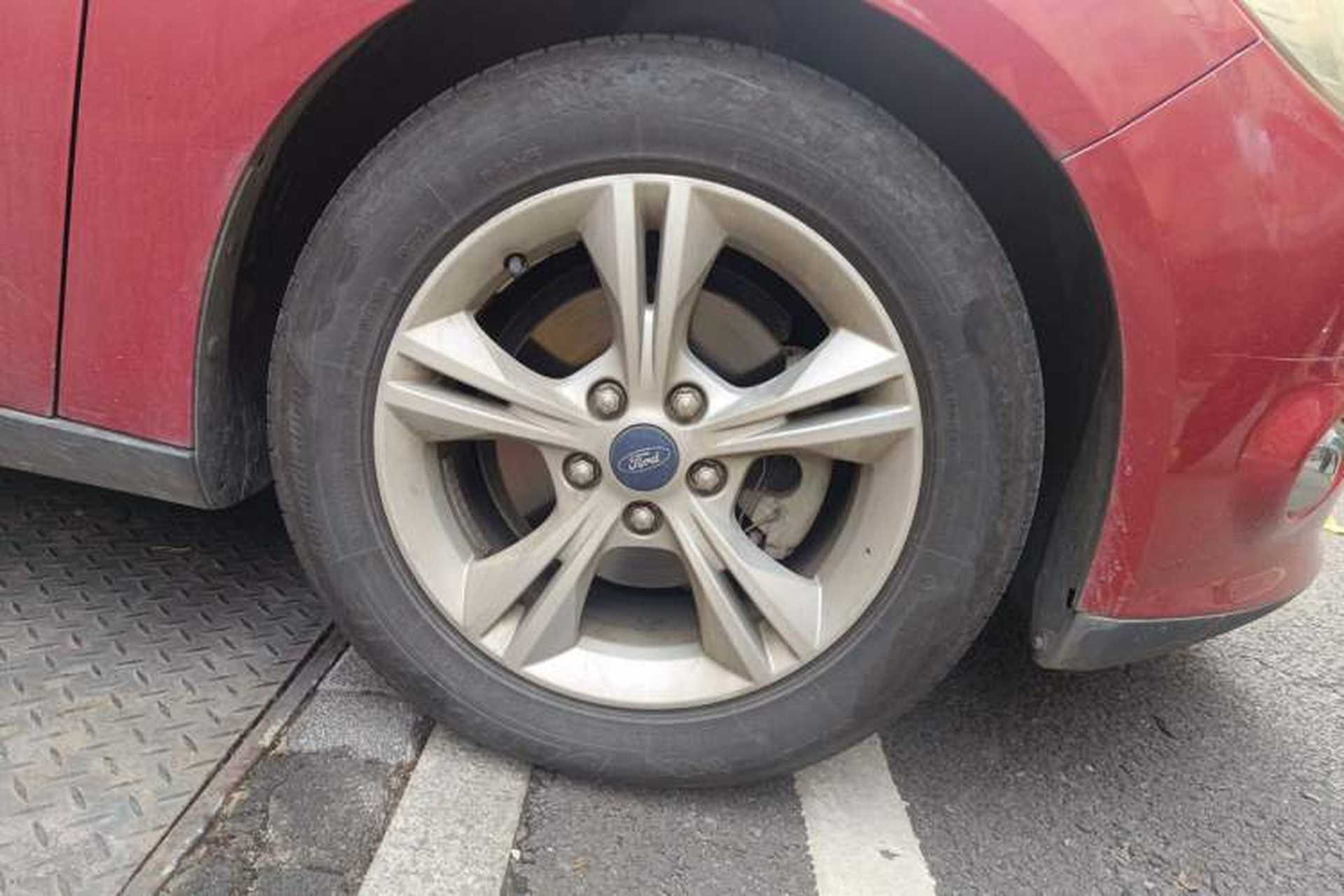 Used Ford Focus 2012 Hatchback 1.6L Automatic Fashion Edition Right Front Wheel Hub