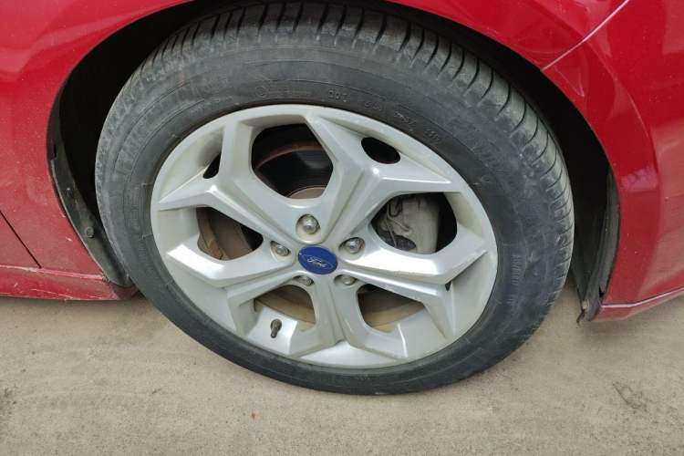 Used Ford Focus 2012 Hatchback 2.0L Manual Luxury Sport Model Right Front Wheel Hub