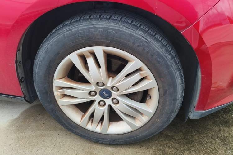 Used Ford Focus 2012 Hatchback 1.6L Automatic Comfort Model Right Front Wheel Hub