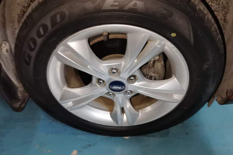 Used Ford Focus 2012 Hatchback 1.6L Automatic Fashion Edition Right Front Wheel Hub