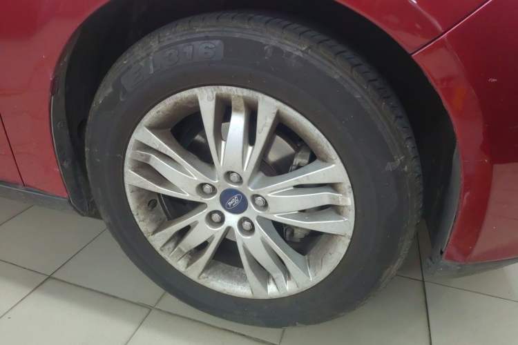 Used Ford Focus 2012 Sedan 1.6L Automatic Comfort Model Right Front Wheel Hub