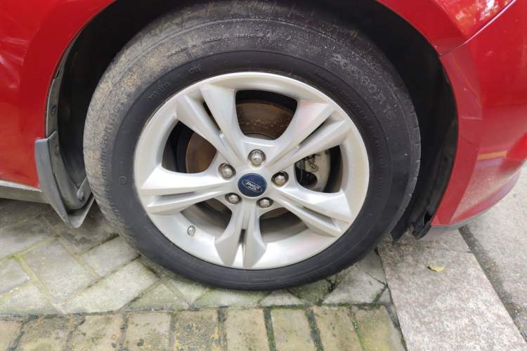 Used Ford Focus 2012 Hatchback 1.6L Automatic Fashion Edition Right Front Wheel Hub