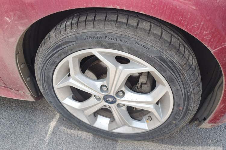 Used Ford Focus 2012 Hatchback 2.0L Manual Luxury Sport Model Right Front Wheel Hub