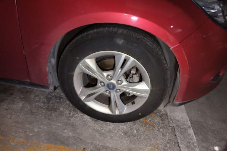 Used Ford Focus 2012 Sedan 1.6L Automatic Fashion Edition Right Front Wheel Hub