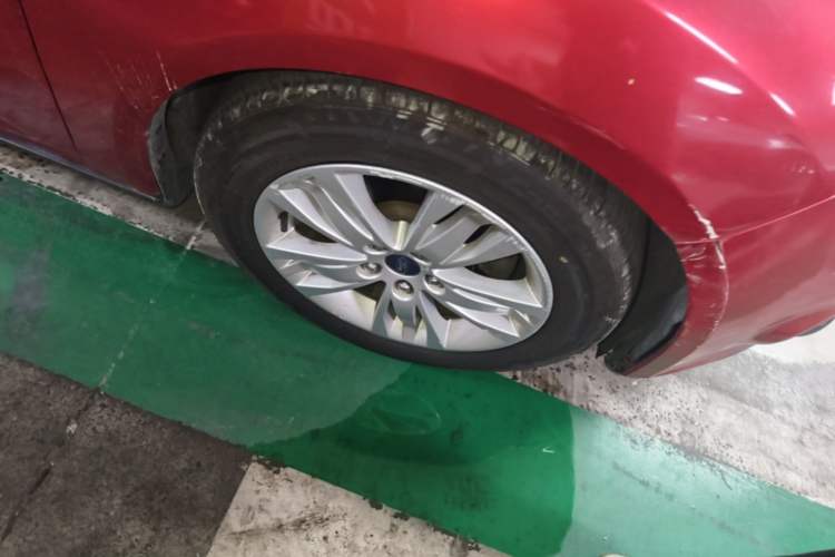 Used Ford Focus 2012 Hatchback 1.6L Automatic Comfort Model Right Front Wheel Hub