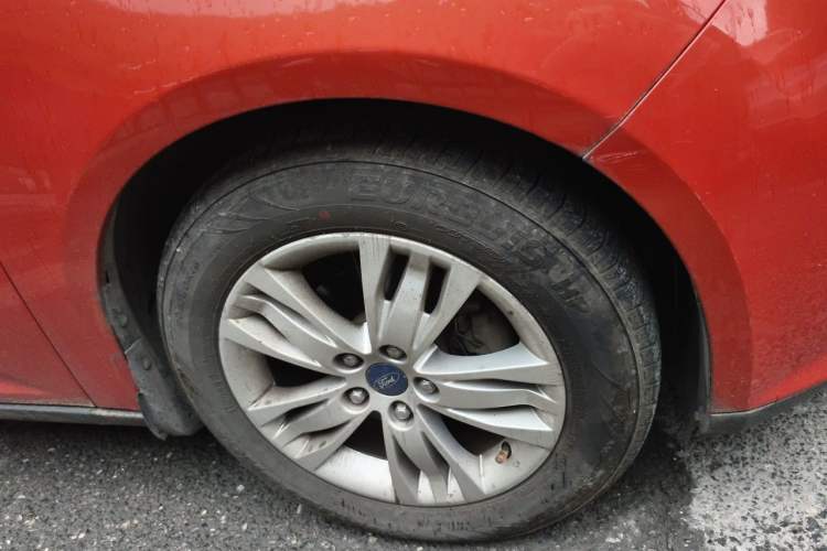 Used Ford Focus 2012 Hatchback 1.6L Automatic Comfort Model Right Front Wheel Hub