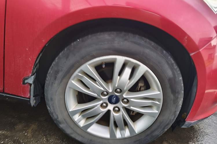 Used Ford Focus 2012 Sedan 1.6L Manual Comfort Model Right Front Wheel Hub