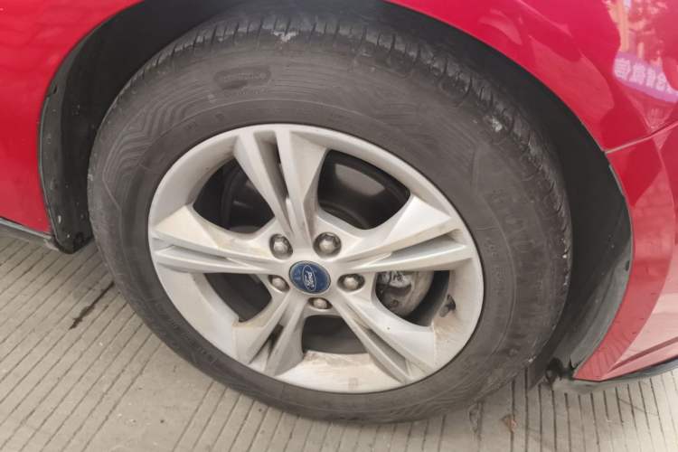 Used Ford Focus 2012 Sedan 1.6L Automatic Fashion Edition Right Front Wheel Hub