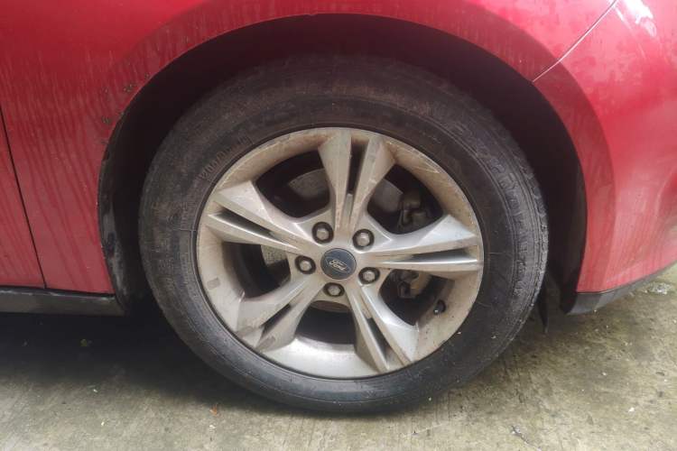 Used Ford Focus 2012 Sedan 1.6L Manual Fashion Edition Right Front Wheel Hub