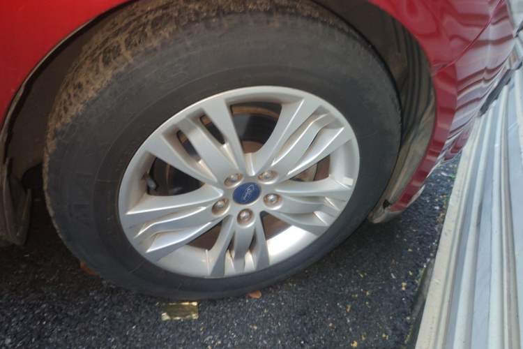 Used Ford Focus 2012 Hatchback 1.6L Automatic Fashion Edition Right Front Wheel Hub