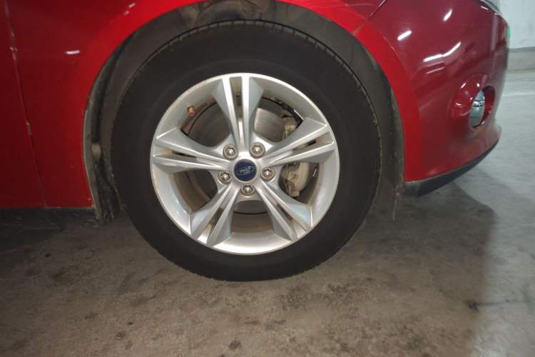 Used Ford Focus 2012 Hatchback 1.6L Automatic Fashion Edition Right Front Wheel Hub