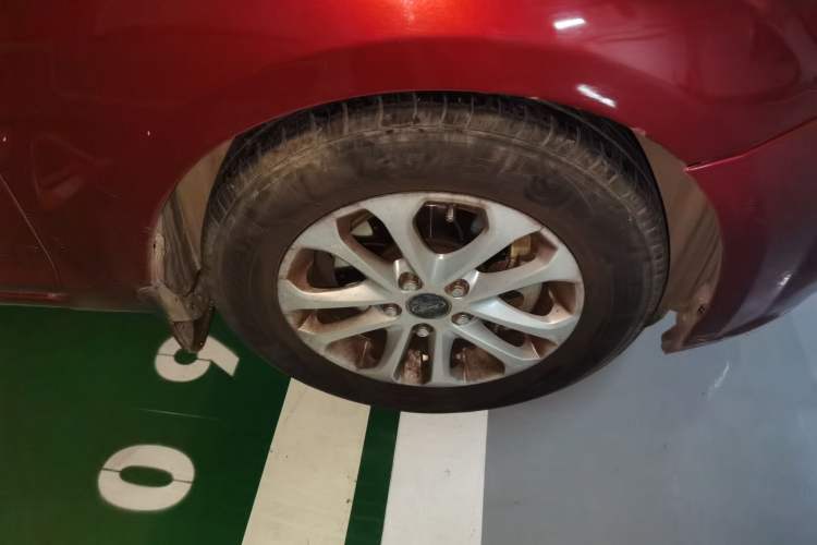 Used Ford Focus 2012 Hatchback Classic 1.8L Automatic Base Model Right Front Wheel Hub