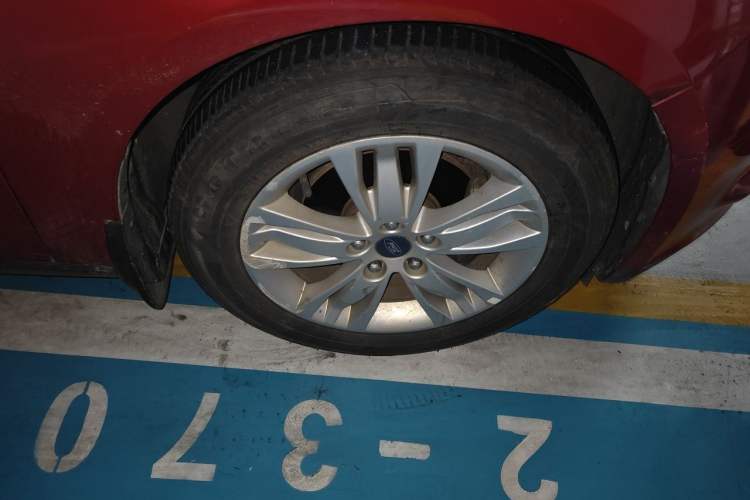 Used Ford Focus 2012 Hatchback 1.6L Automatic Comfort Model Right Front Wheel Hub