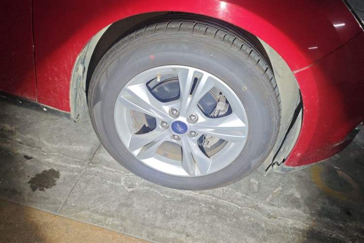 Used Ford Focus 2012 Hatchback 1.6L Manual Fashion Edition Right Front Wheel Hub