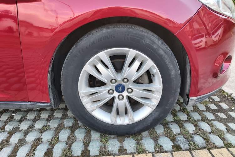 Used Ford Focus 2012 Hatchback 1.6L Automatic Comfort Model Right Front Wheel Hub