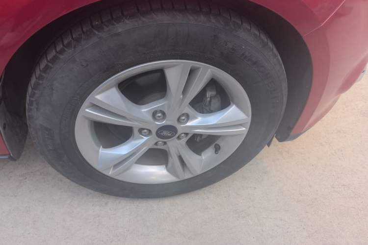 Used Ford Focus 2012 Hatchback 1.6L Automatic Fashion Edition Right Front Wheel Hub