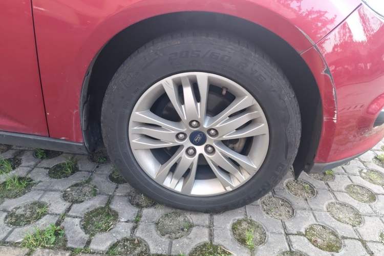 Used Ford Focus 2012 Sedan 1.6L Automatic Comfort Model Right Front Wheel Hub