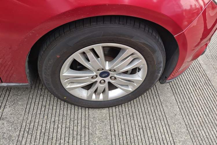 Used Ford Focus 2012 Hatchback 1.6L Automatic Comfort Model Right Front Wheel Hub