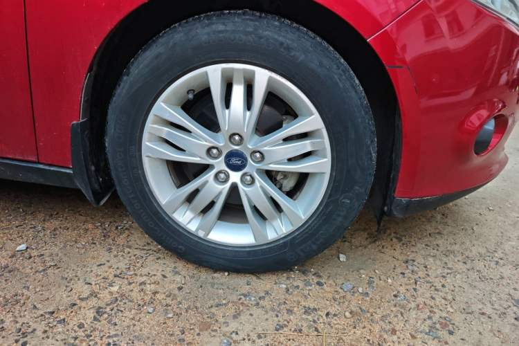 Used Ford Focus 2012 Hatchback 1.6L Automatic Comfort Model Right Front Wheel Hub